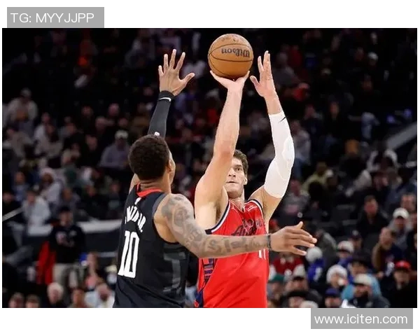 布鲁克洛佩斯：从NBA巨星到篮球战术的领军人物解析